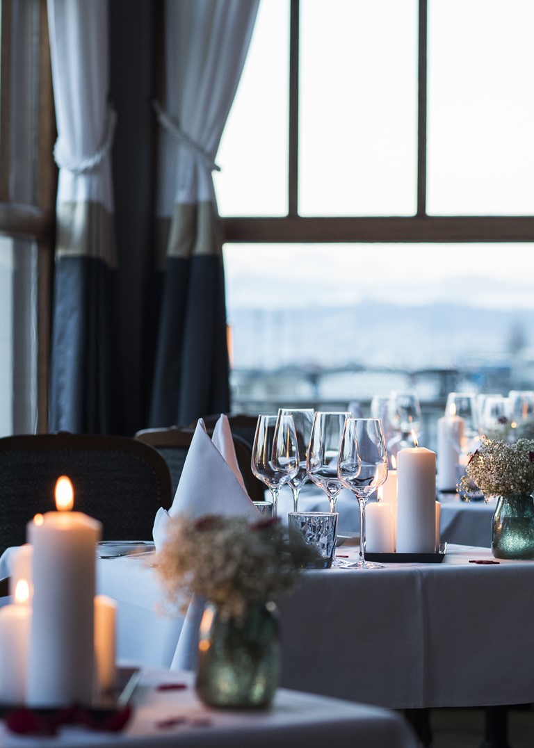  Candle Light Dinner 